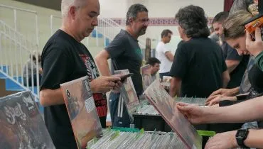 Feira de vinil e colecionáveis terá 20 mil itens à venda e LPs grátis em Curitiba