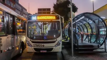 Linha de ônibus entre Curitiba e RMC entra em circulação nesta sexta; veja itinerário