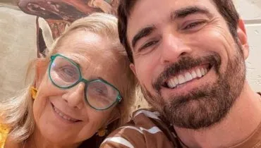 Mãe de Reynaldo Gianecchini capota carro após batida; motorista fugiu