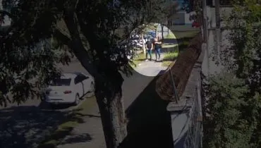 Marginais levam segundos para roubar carro em rua pacata de bairro de Curitiba; Vídeo!