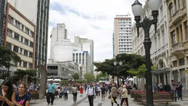 Pesquisas eleitorais de candidatos à prefeitura são impugnadas em Curitiba