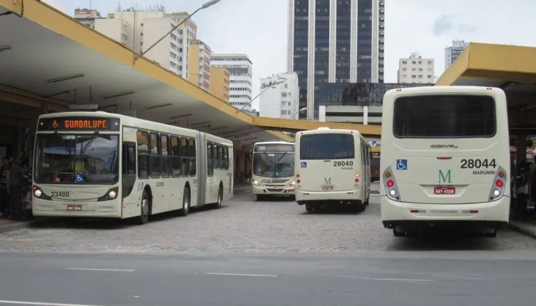 Linhas de ônibus da Grande Curitiba têm passagem gratuita no domingo de eleições