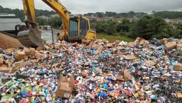 Mais de 11 toneladas de medicamentos são destruídos em Curitiba pela Polícia Civil
