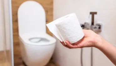 Papel higiênico no vaso sanitário? Saiba o que não pode ser jogado na rede de esgoto