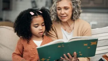 Quatro livros com histórias infantis sobre os avós
