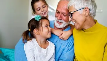 Avós são obrigados a pagar pensão para os netos? Veja os direitos e deveres