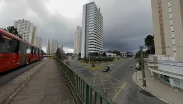 Tempo vira em Curitiba e chuva chega com baixas temperaturas; Previsão do tempo