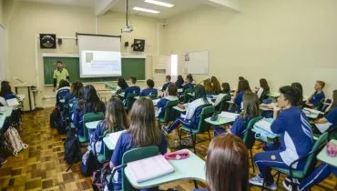 Colégio em Curitiba oferta 240 bolsas de estudo para Ensino Médio em 2025