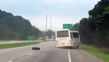 Passageiros em pânico após ônibus perder a roda no Paraná