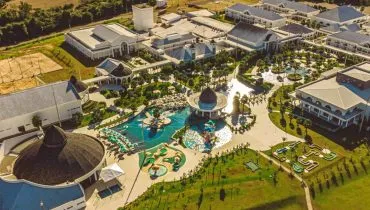 Mega resort do Paraná famoso por águas quentes investe milhões em energia solar