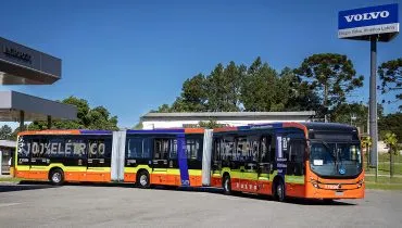 Volvo lança chassi BZRT, biarticulado 100% elétrico para sistemas BRT