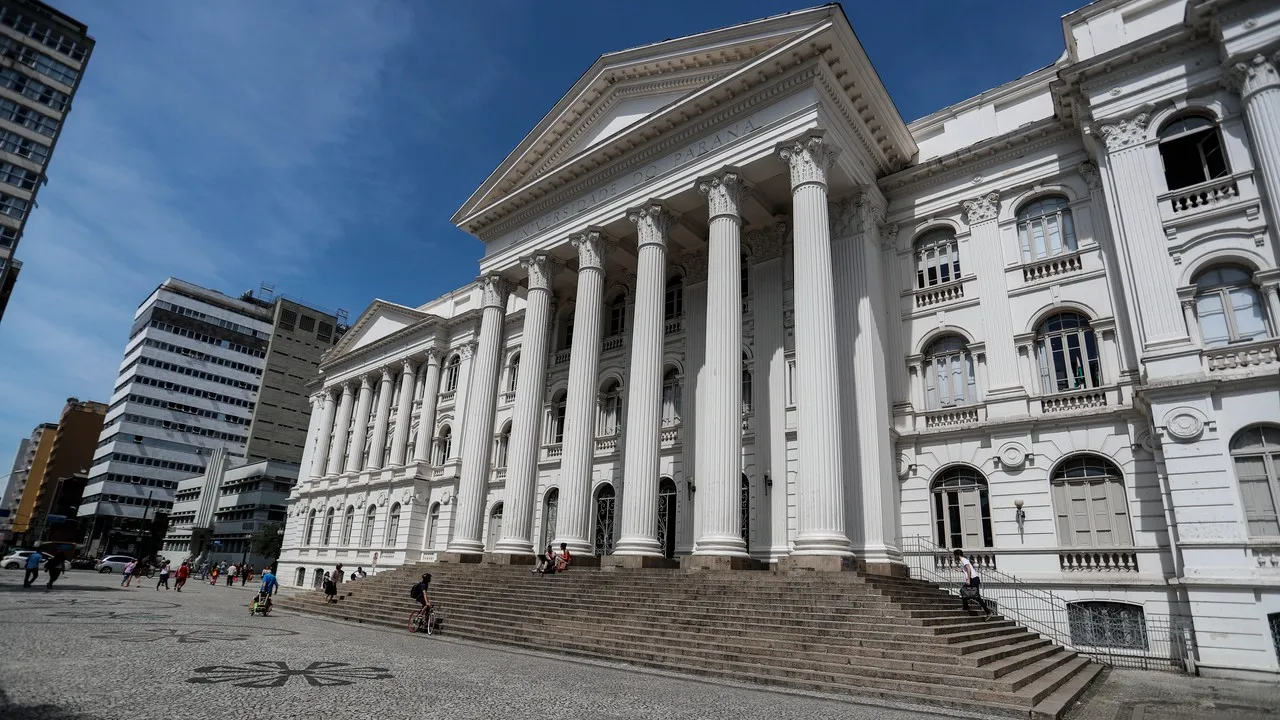 Prédio histórico da Universidade Federal do Paraná, em Curitiba