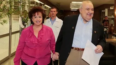 Imagem mostra Margarita Sansone e o prefeito de Curitiba, Rafael GReca.