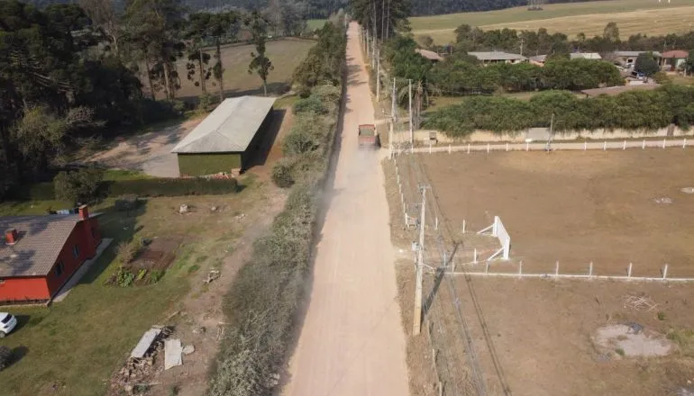 Estrada de terra na região metropolitana de Curitiba.