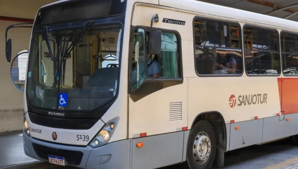 Ônibus da empresa Sanjotur.