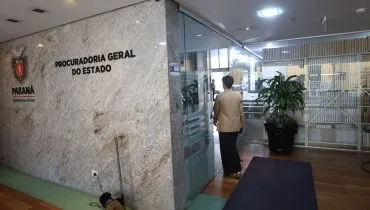 Foto do interior do edifício da Procuradoria-Geral do Estado do Paraná