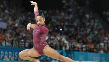 Shopping de Curitiba faz sessão de autógrafos com a medalhista olímpica Júlia Soares