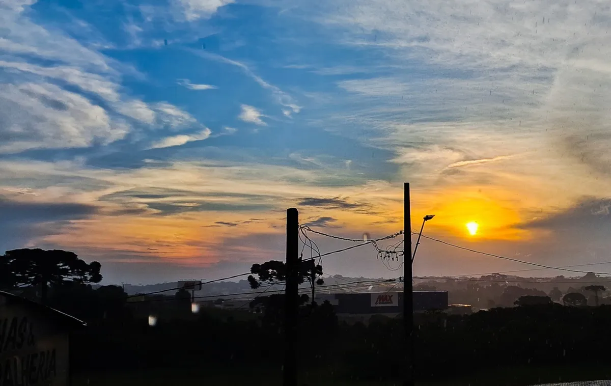 Alertas do Inmet indicam baixa umidade e tempestade no Paraná