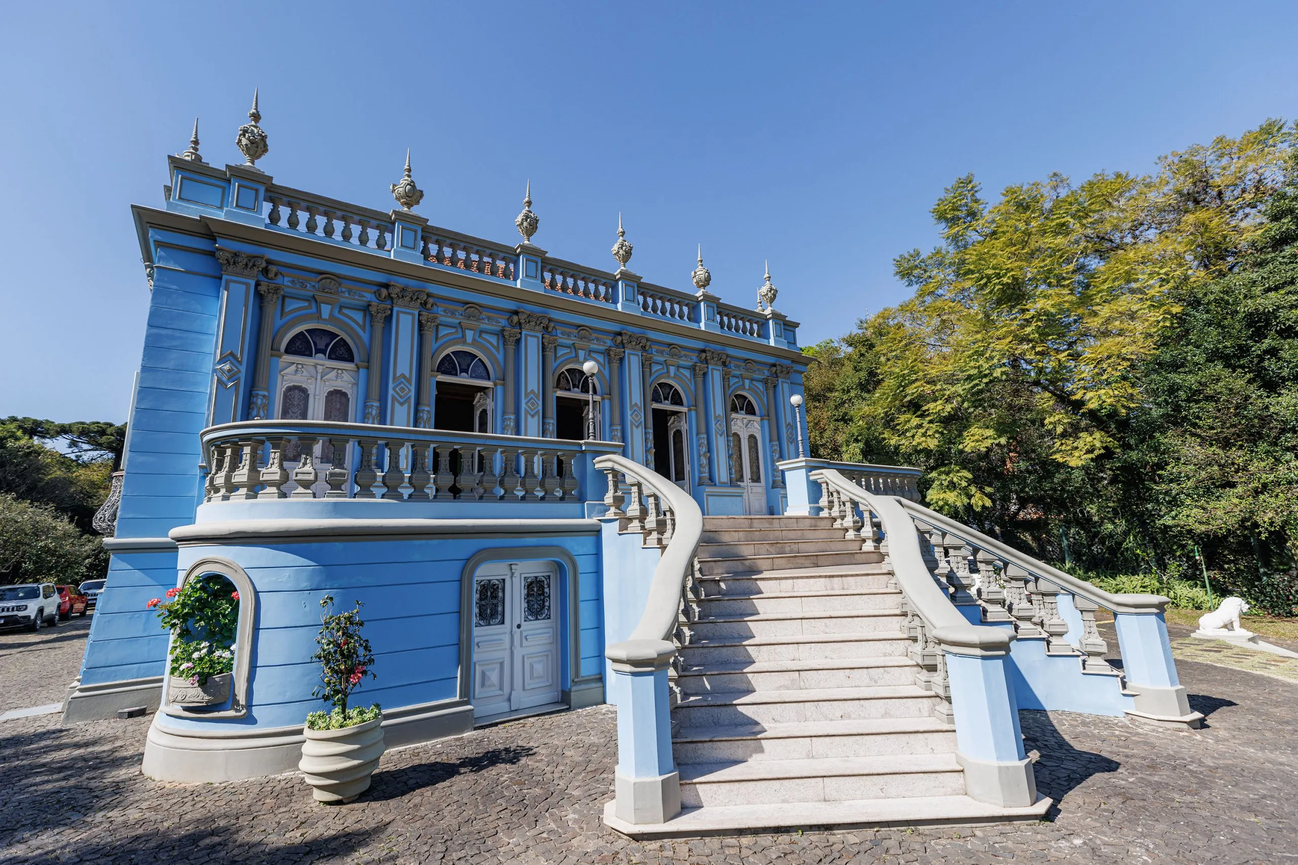 Na imagem, o prédio histórico do Palacete dos Leões