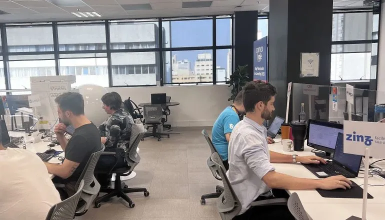 Startup de Curitiba conecta prestadores de serviços a donos de franquias