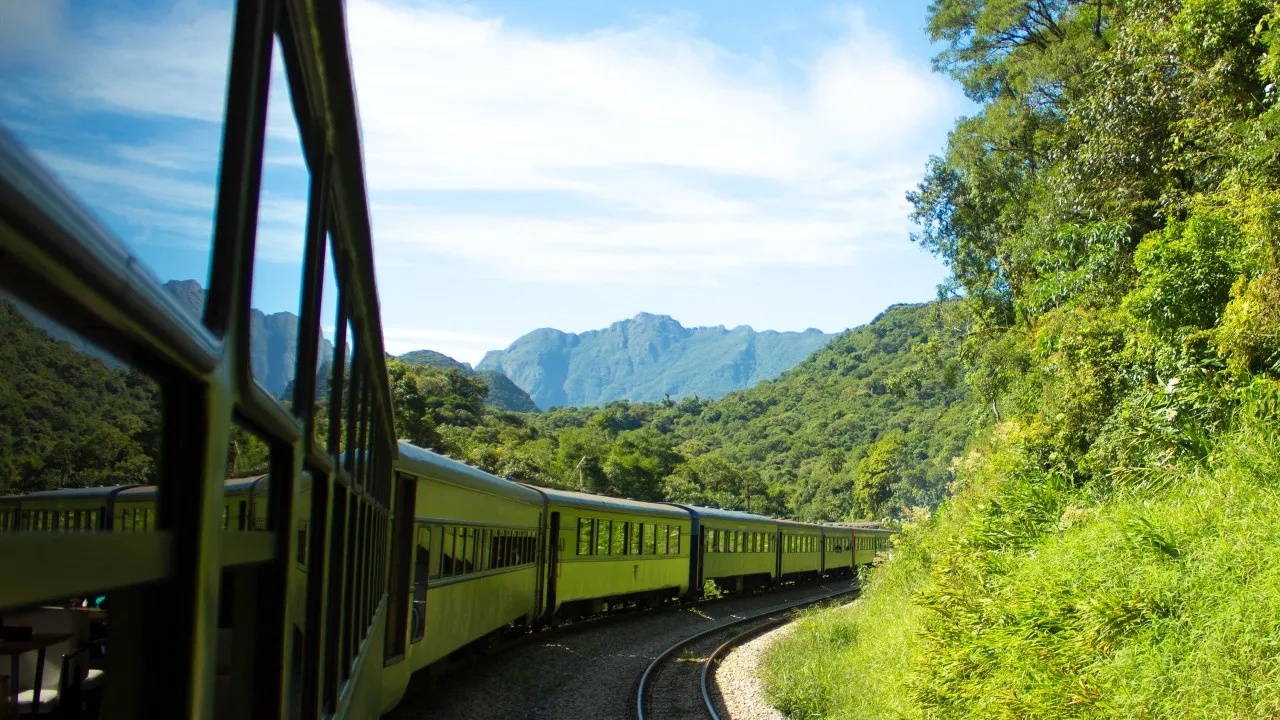 Viagem de trem Curitiba / Morrtes pela Serra Verde Express.