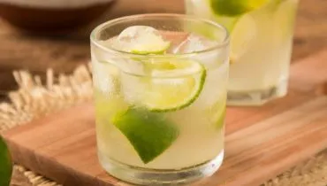 6 drinks com cachaça para fazer em casa