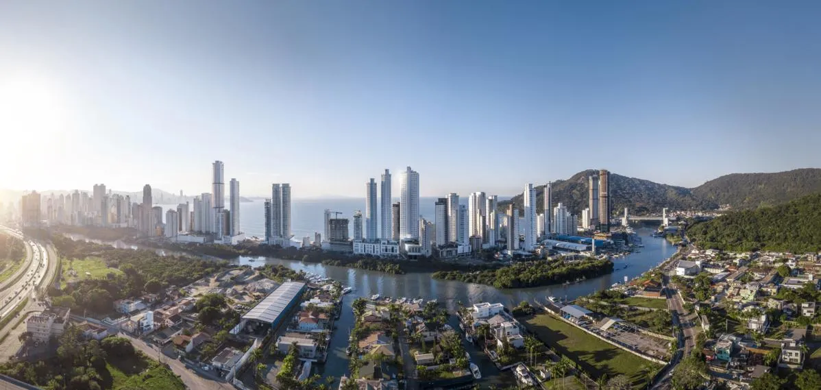 Morada Ilhas Marianas, complexo de apartamentos em vista geral de Balneário Camboriú, SC.