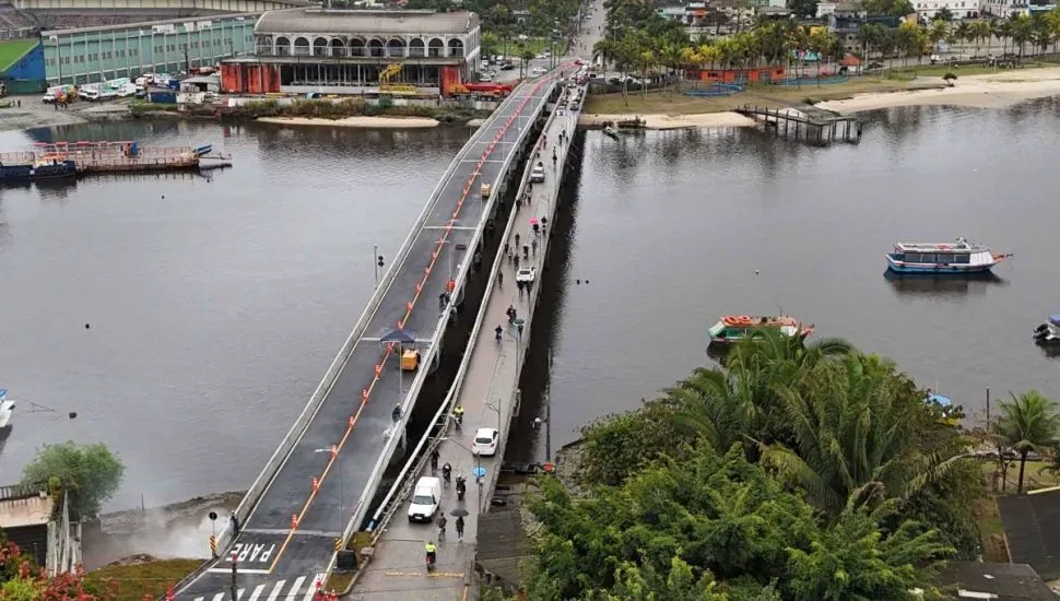 Imagem mostra a nova ponte no litoral do Paraná, em Paranaguá.