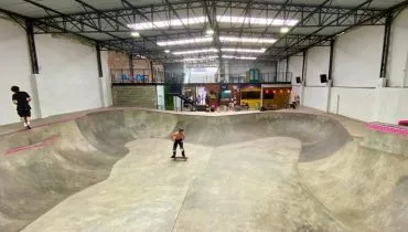 Nova pista particular de skate em Curitiba é inaugurada