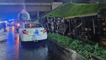 Contorno Leste tem grave acidente com vazamento de carga; Vídeo!