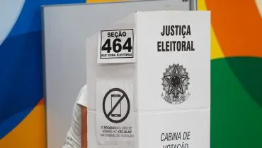 Criança pode votar com os pais? Veja o que diz a lei