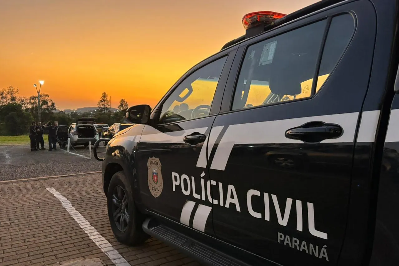 Viatura da Polícia Civil do Paraná.