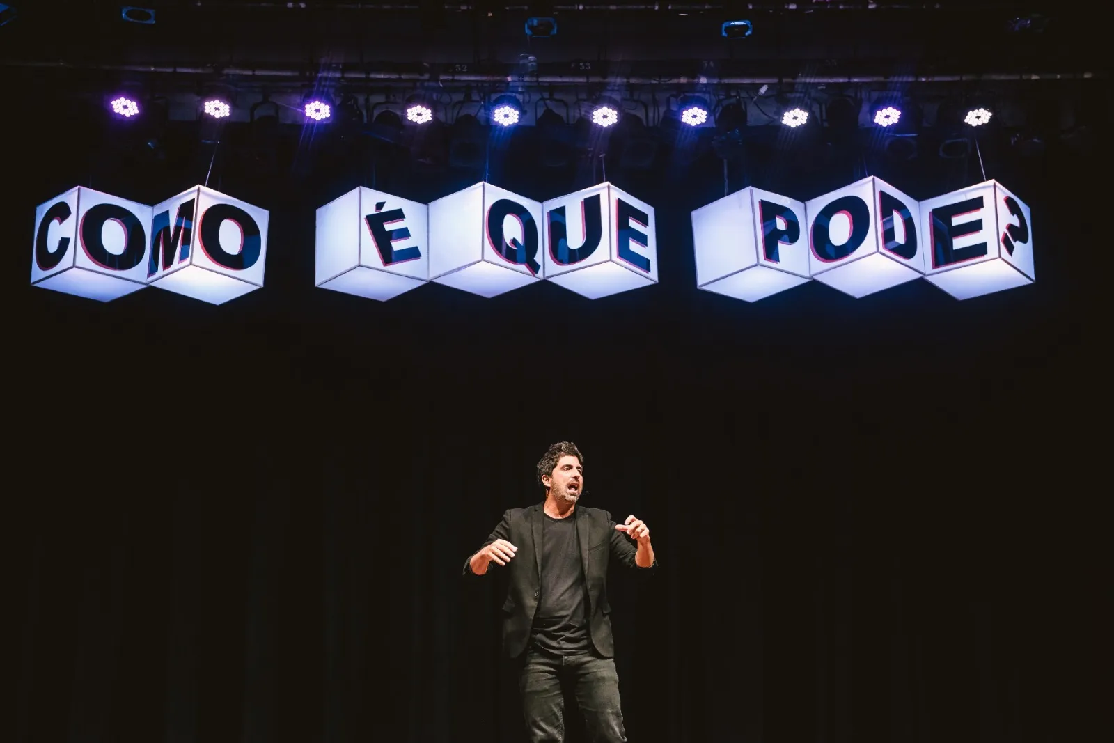 Gabriel Louchard em espetáculo.