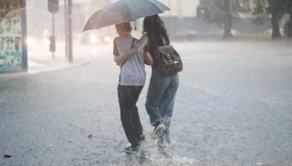 Frente fria vira o tempo em Curitiba; MUITA chuva!