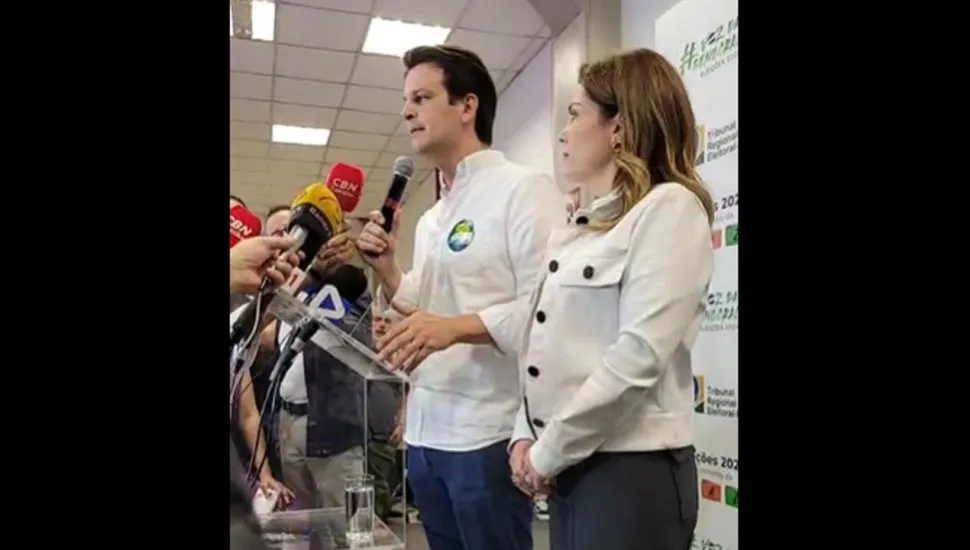 Eduardo Pimentel em coletiva de imprensa no TRE-PR.