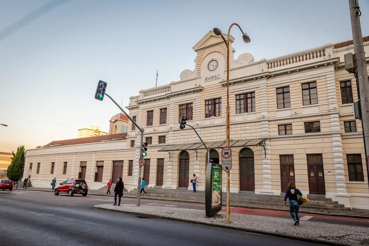 Fachada do Museu Ferroviário, em Curitiba