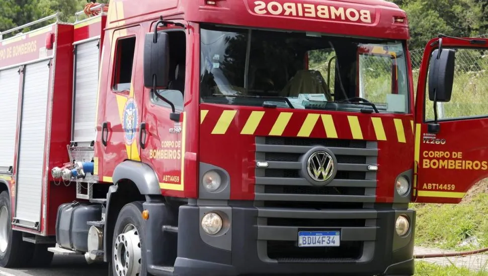 Imagem mostra uma viatura do Corpo de Bombeiros.