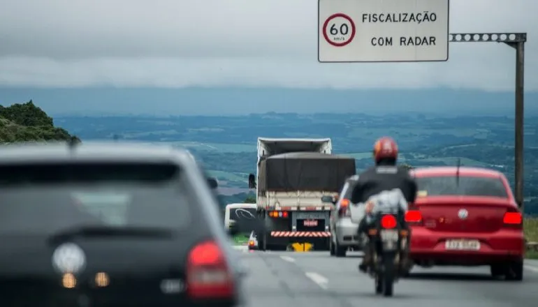 Estradas do Paraná no feriadão: saiba quais os horários de pico