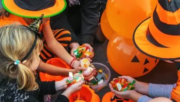 Shopping tradicional de Curitiba faz super caça aos doces no Halloween