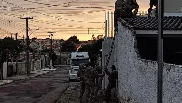 Mulher que lidera facção no litoral é presa durante operação em Curitiba