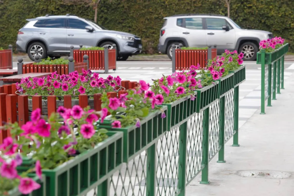 Imagem mostra a nova Praça do Gaúcho, em Curitiba.