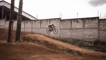 Novo bike park em Curitiba inaugura neste sábado; veja fotos do espaço