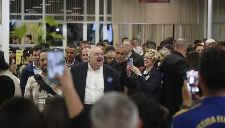 Greca comemora resultado e diz que Pimentel não é candidato da direita