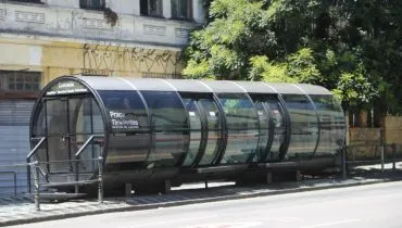 Estação-tubo de Curitiba é reativada no Centro após obras em prédio