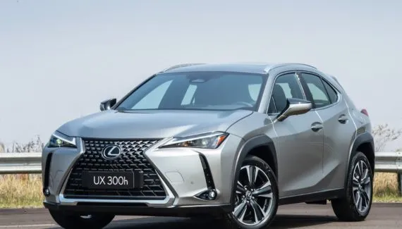 Lexus apresenta novo UX 300h no Brasil