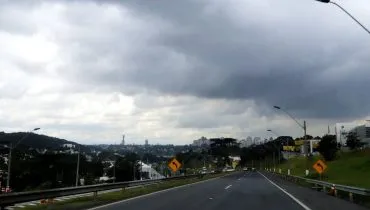 Curitiba em alerta de perigo para tempestade. Chuva até quando?