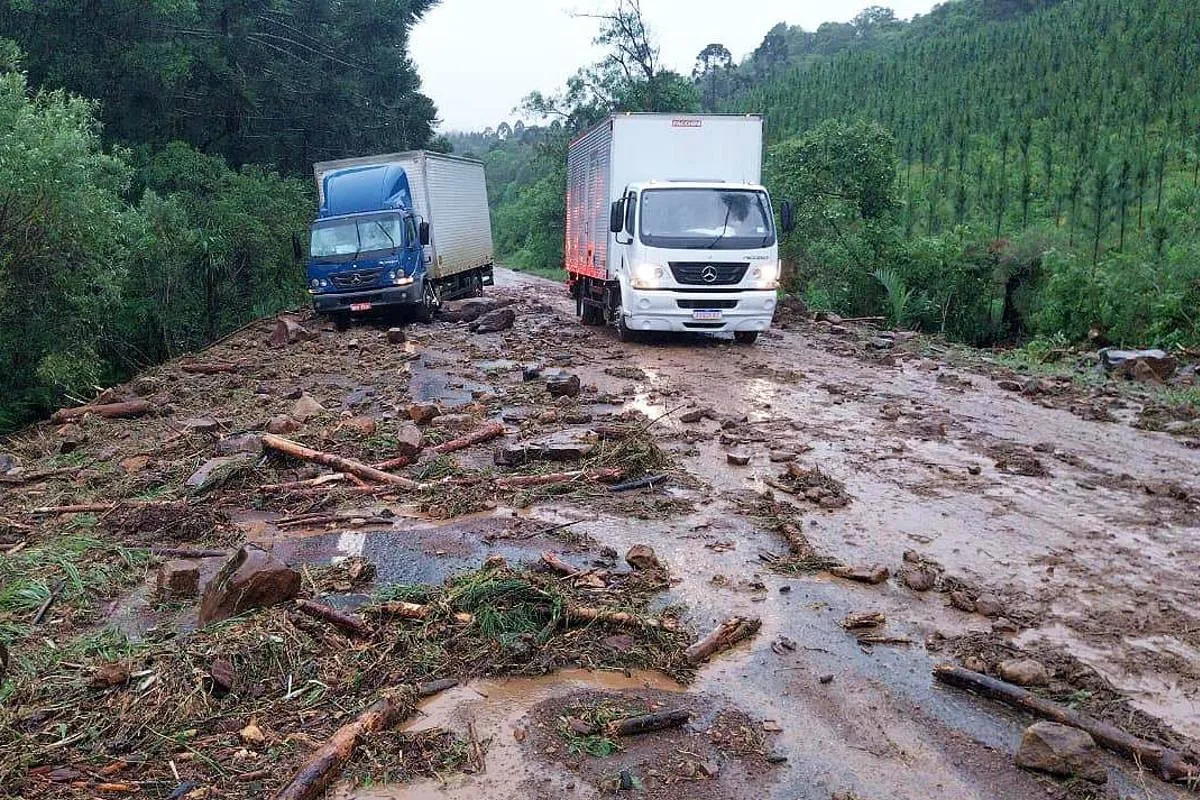 temporal em General Carneiro.