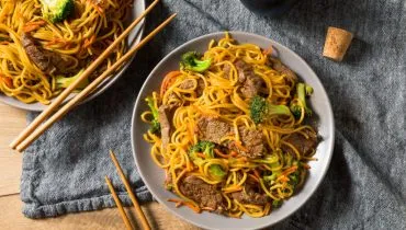 5 receitas de yakisoba fáceis de fazer