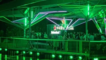 Floating Bar da Heineken, na Pedreira Paulo Leminski.