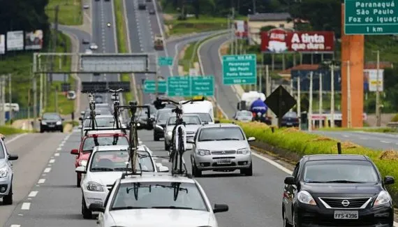 BR-376 e BR-277 com trânsito intenso hoje; Siga o movimento em tempo real